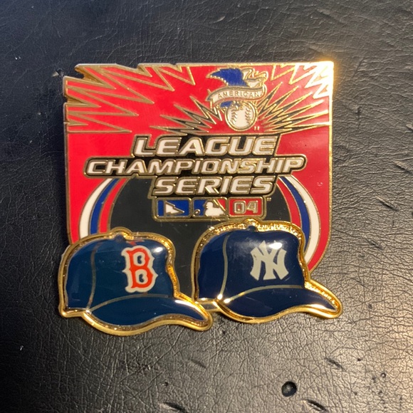 MLB League Championship Series 04 - Boston VS New York - Picture 1 of 3